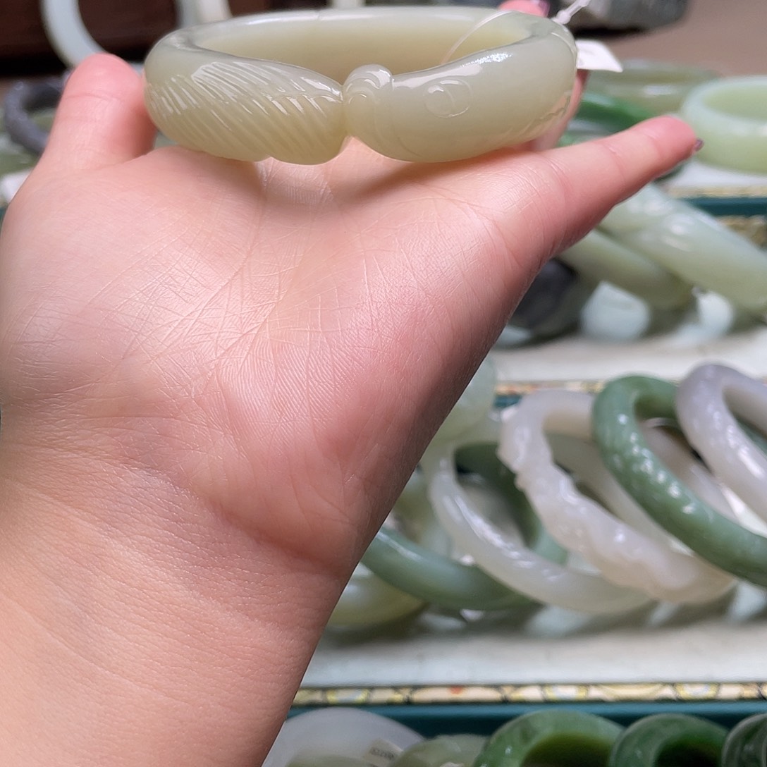 欢***姐和田玉未镶嵌手镯57.8