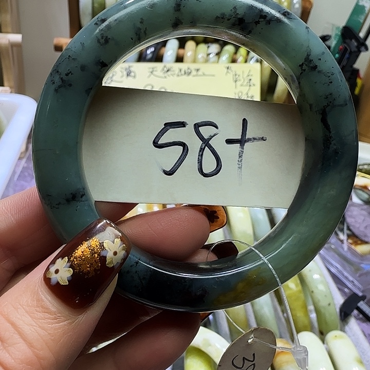 透闪石-蛇纹石玉未镶嵌手镯