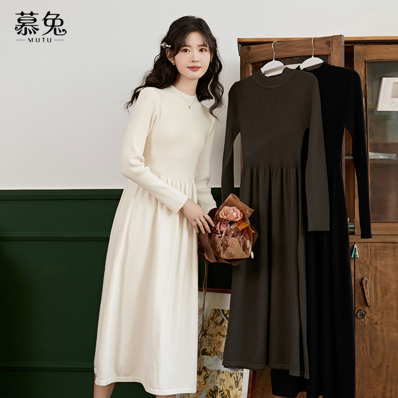 慕兔配大衣长袖针织连衣裙女秋冬2024新款高级感内搭毛衣打底长裙
