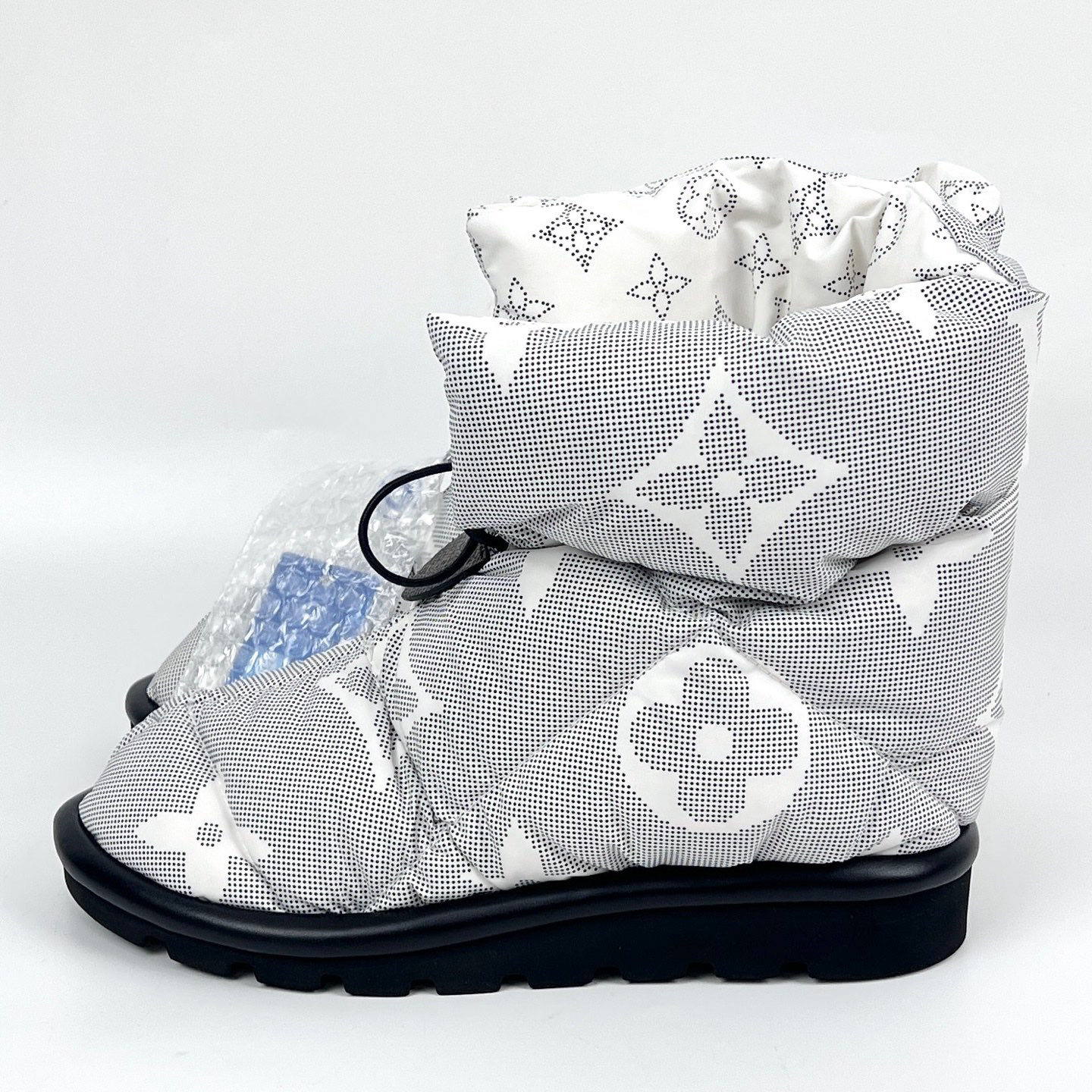 99新 LouisVuitton/路易威登 37码 灰白色满印老花雪地靴 lm4104
