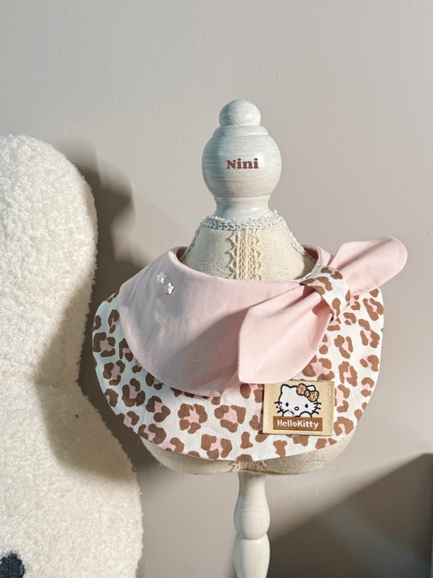 Nini手作｜粉Kitty豹纹 原创宠物口水巾 可爱猫咪狗狗