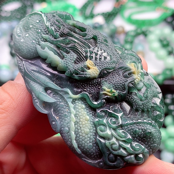 翡翠颈饰未镶嵌吊坠