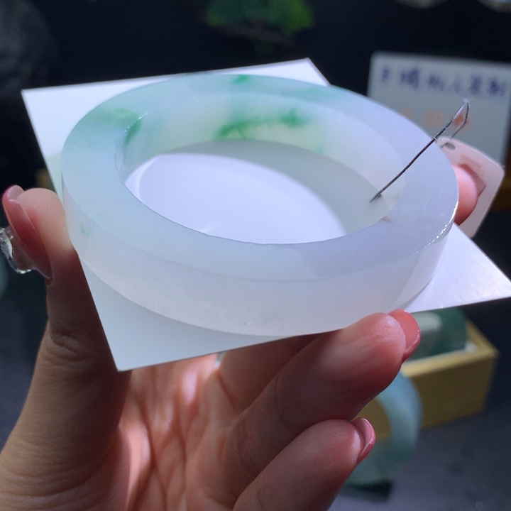 定制翡翠未镶嵌翡翠手镯