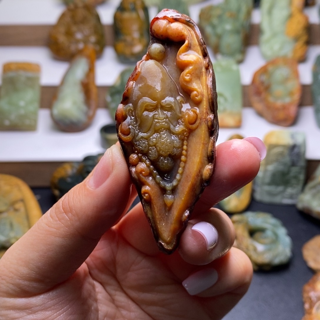 岫岩河磨玉（透闪石质玉）挂件未镶嵌爱****狗