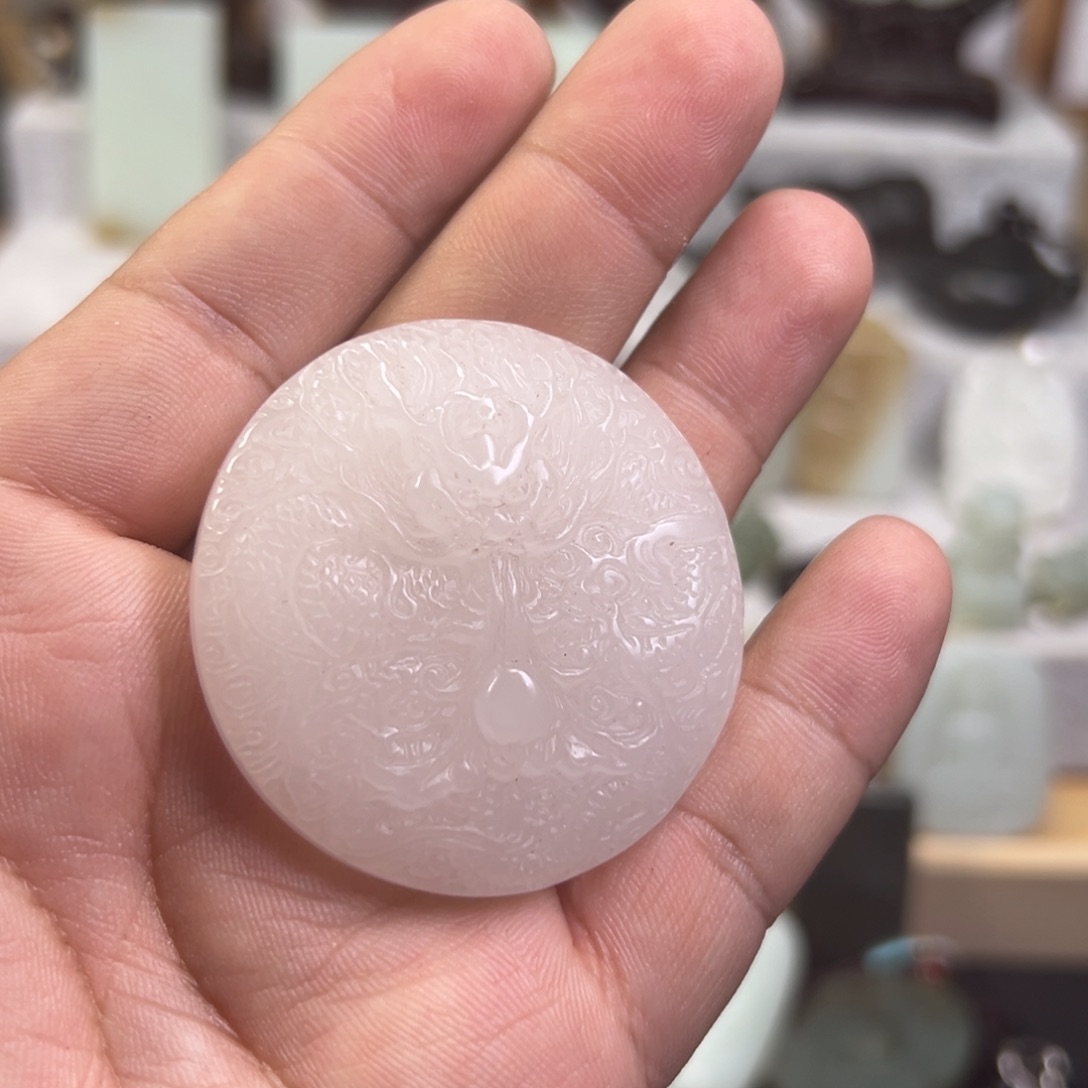 石英质玉（金丝玉）颈饰未镶嵌