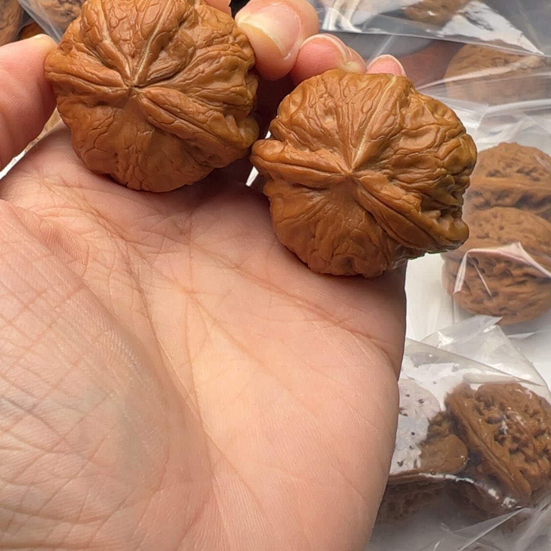 文玩核桃吊坠元宝三棱