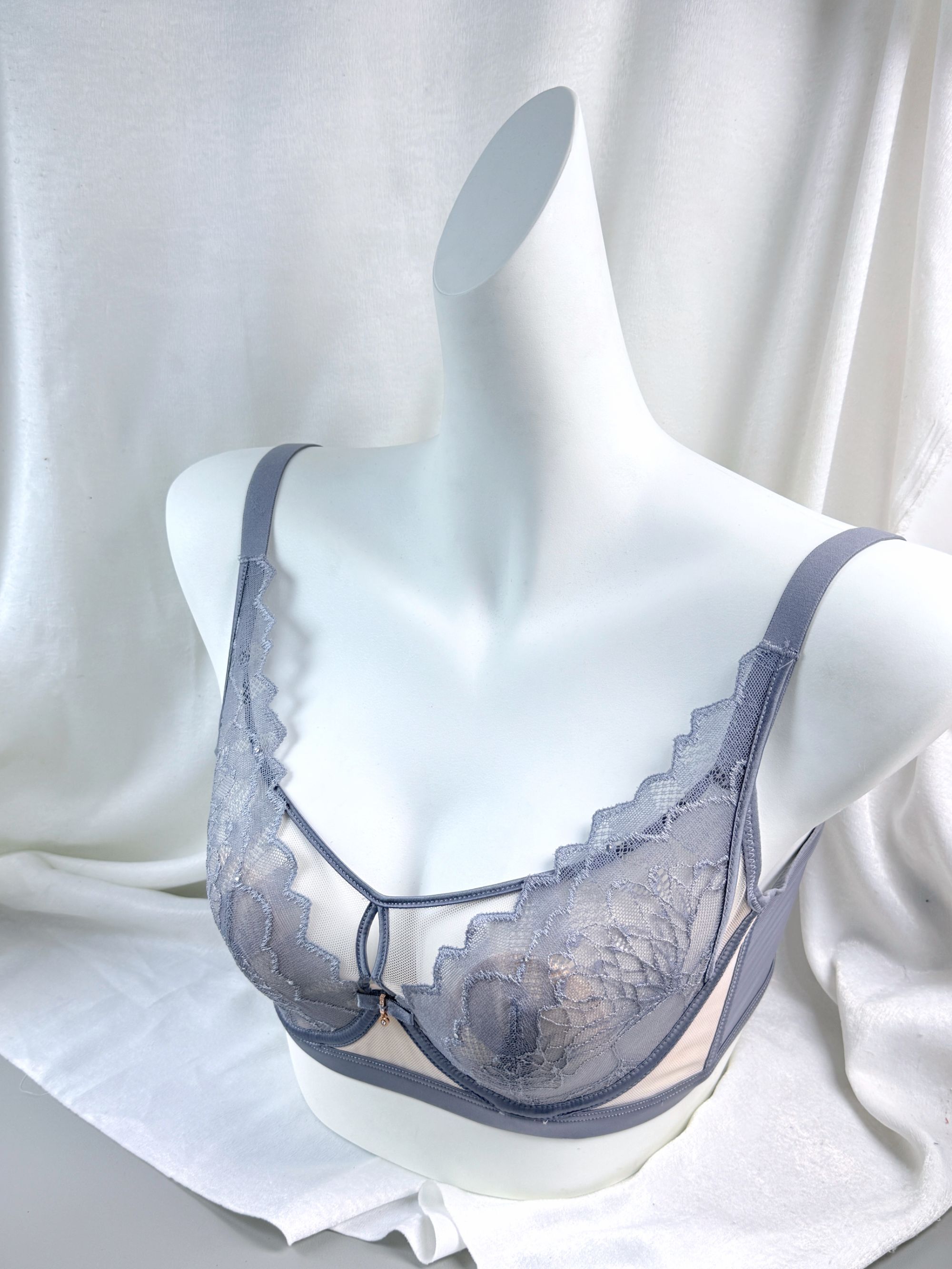 大胸显小兔耳朵蕾丝性感文胸抹胸款防走光超薄防凸点水晶杯防下垂