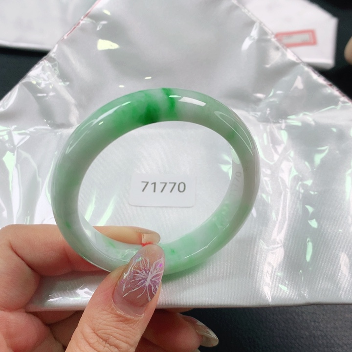 翡翠手镯未镶嵌03。