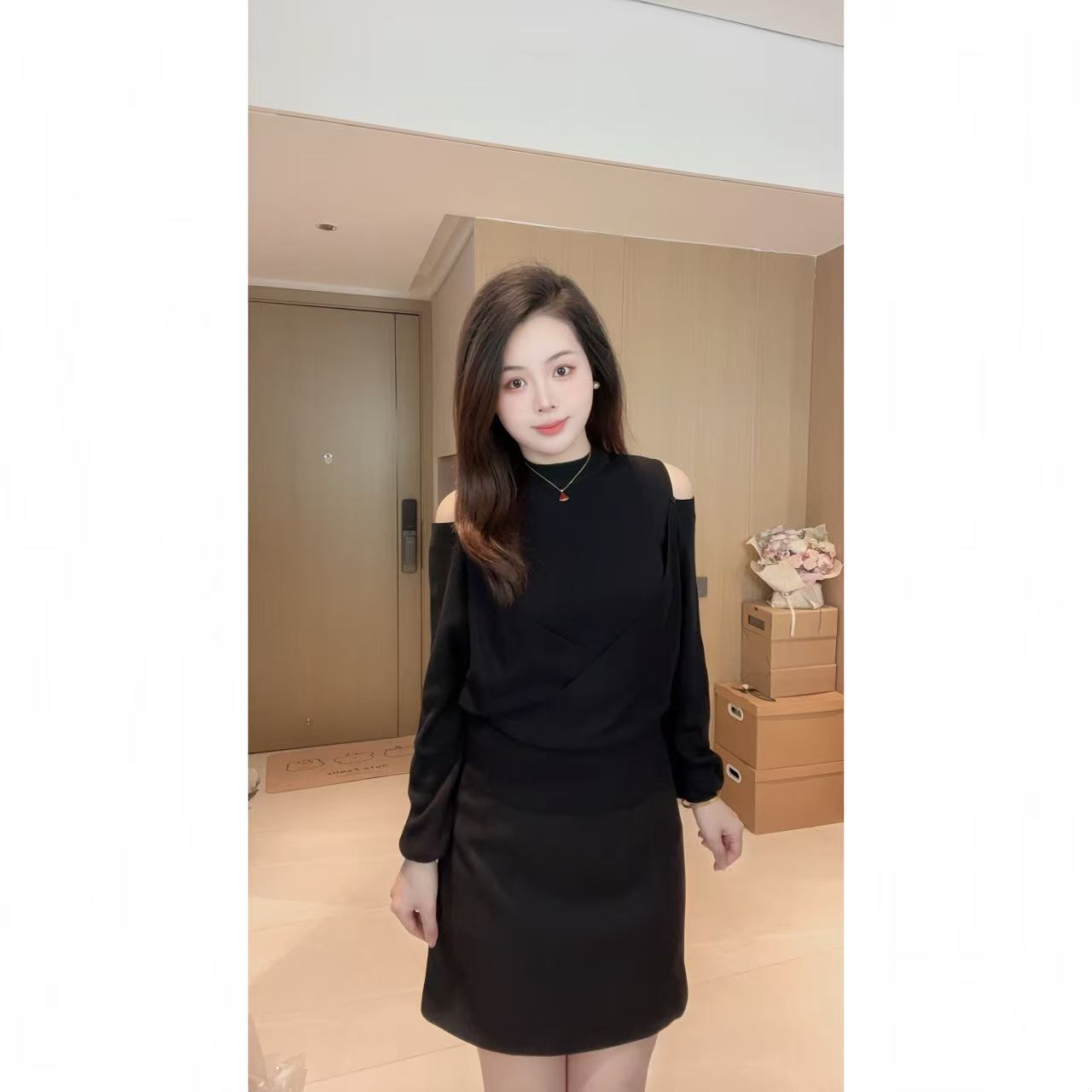 巨好看的长袖设计感露肩假两件针织衫女秋冬季新款百搭显瘦上衣女