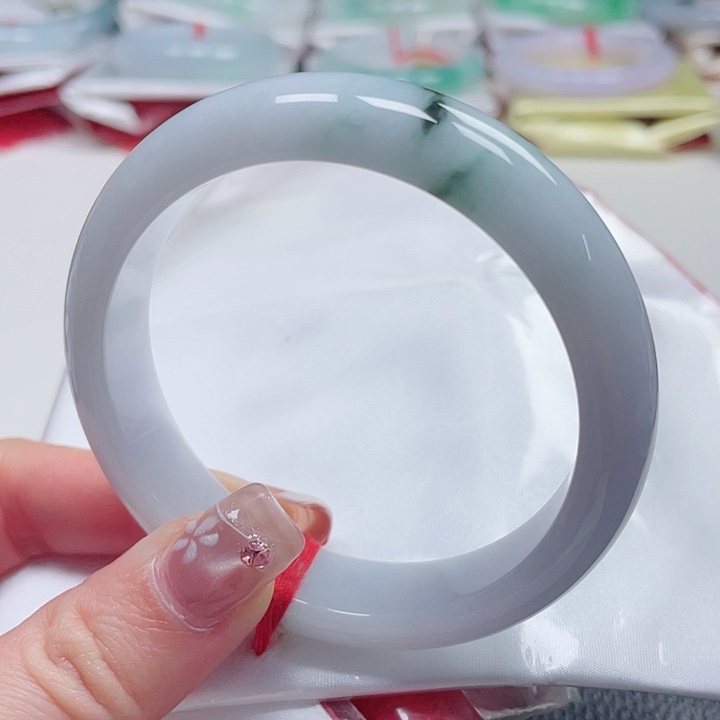 翡翠手镯未镶嵌缅甸