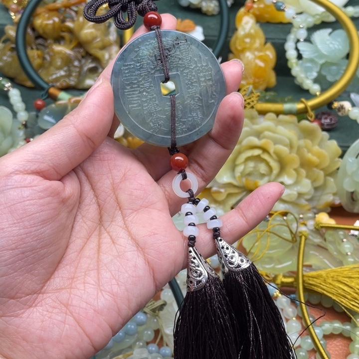 蛇纹石玉吊坠合金