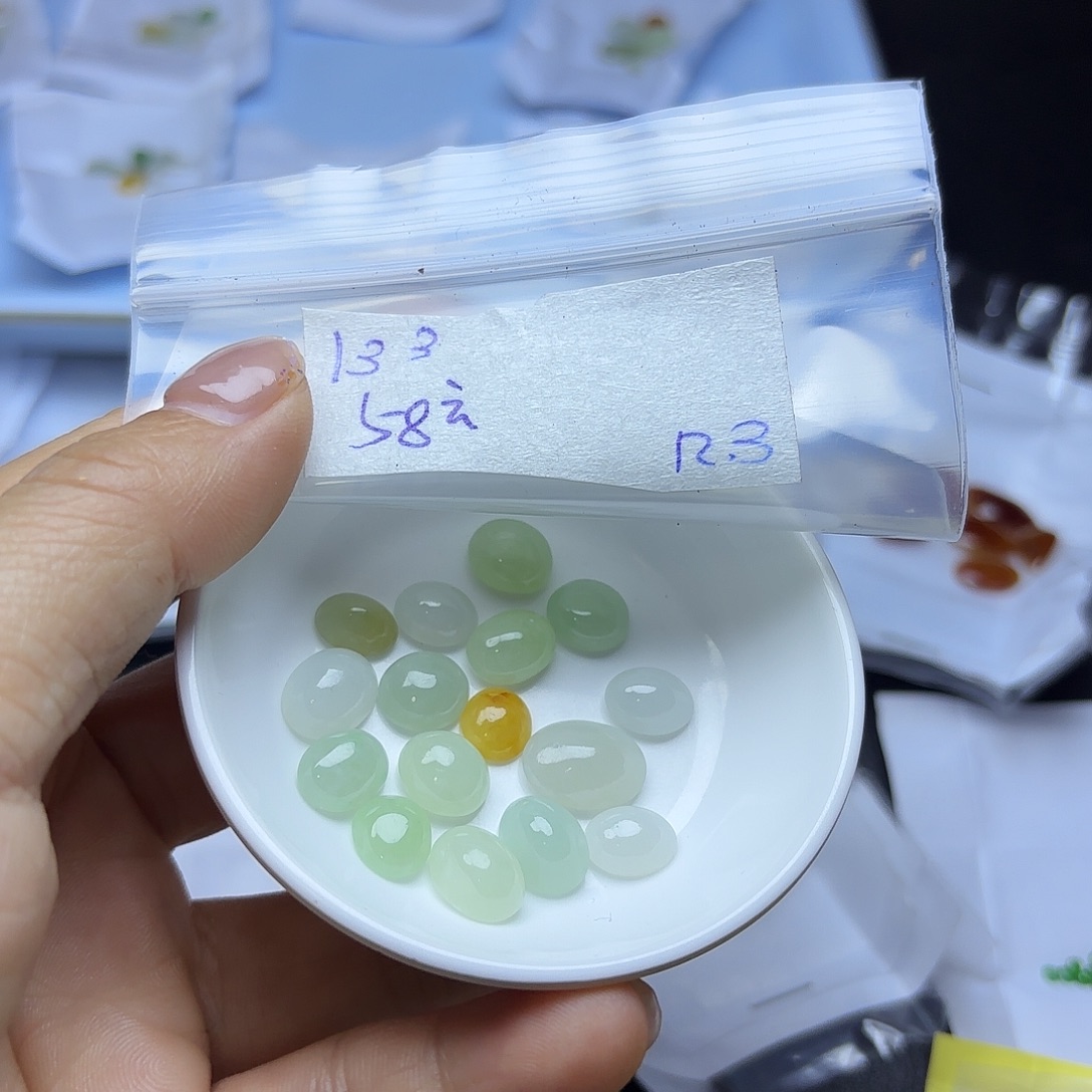 云***天定制翡翠未镶嵌不退