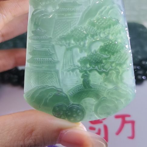 翡翠颈饰未镶嵌天然的A货翡翠多样性发货