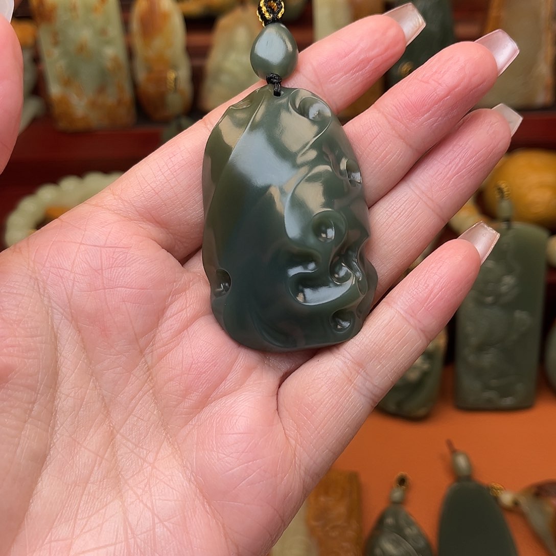 岫岩老玉（透闪石质玉）颈饰未镶嵌j****k