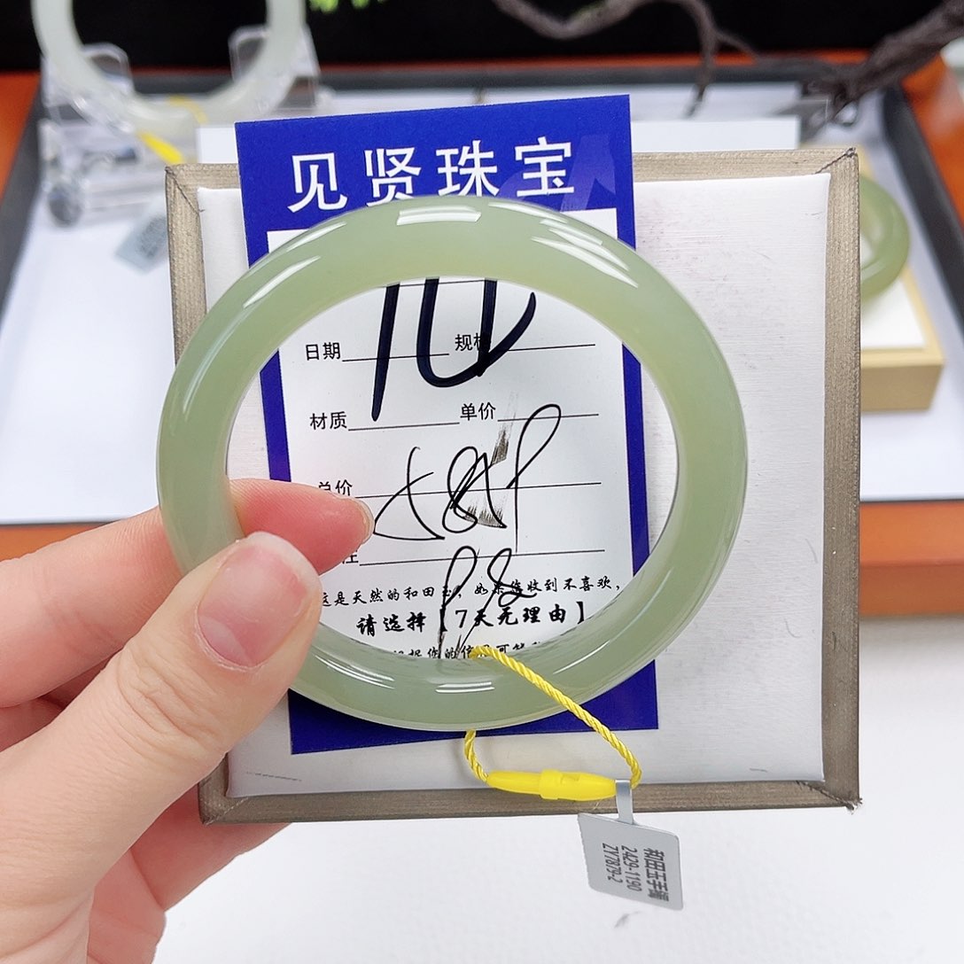 和田玉未镶嵌手镯