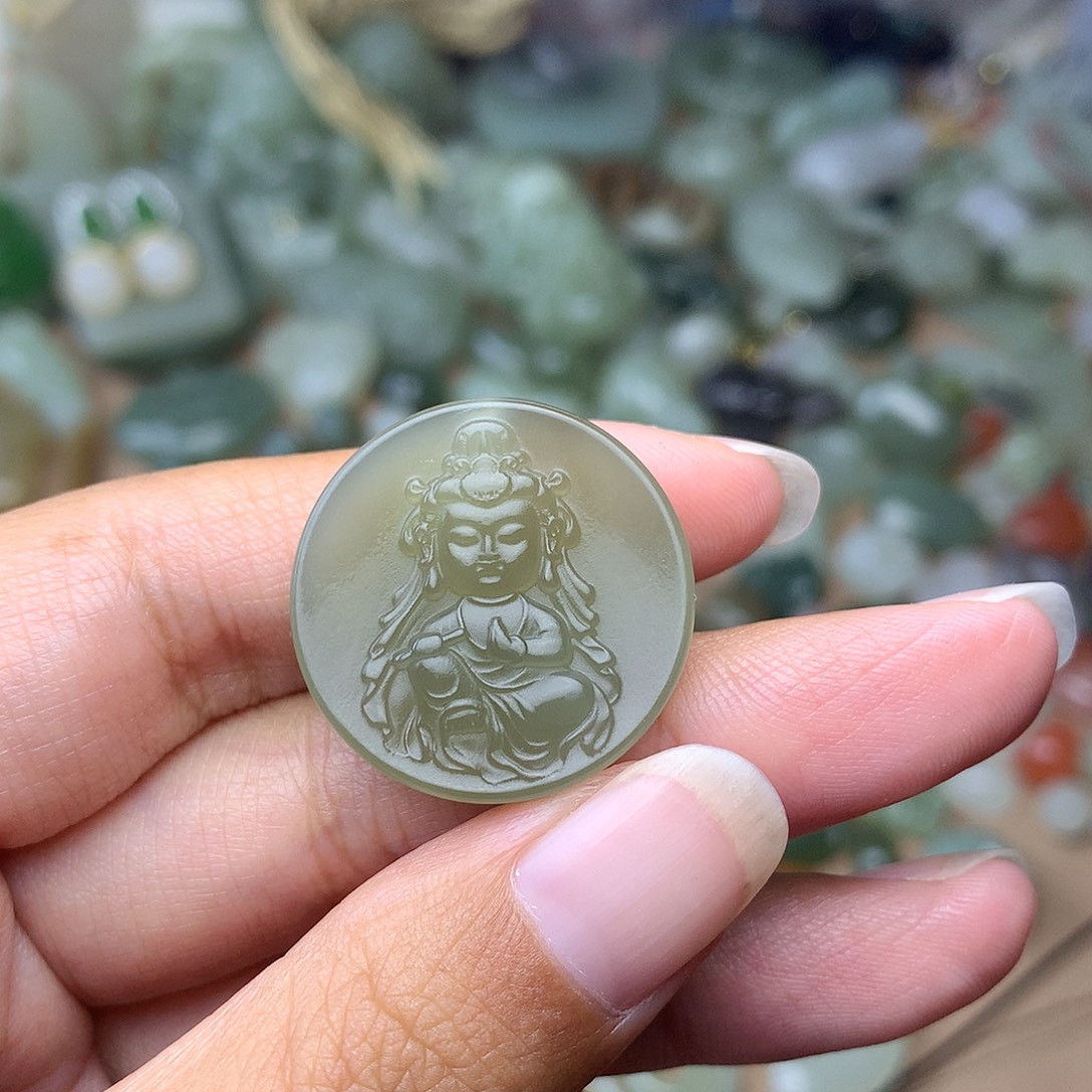 颈饰未镶嵌和田玉