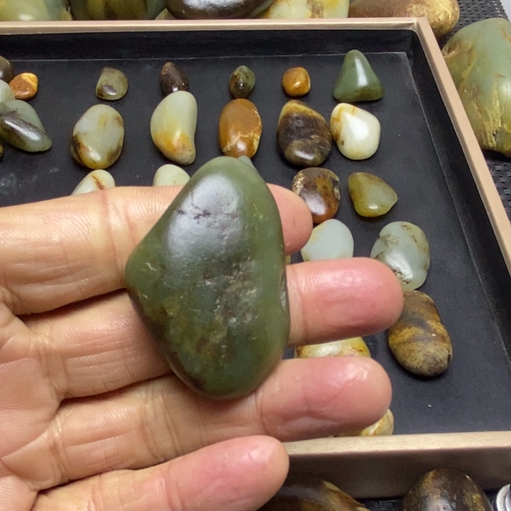 和田玉（糖玉）未镶嵌珠宝奇石