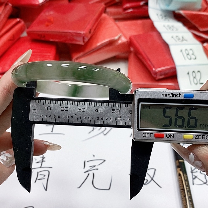 翡翠手镯未镶嵌172