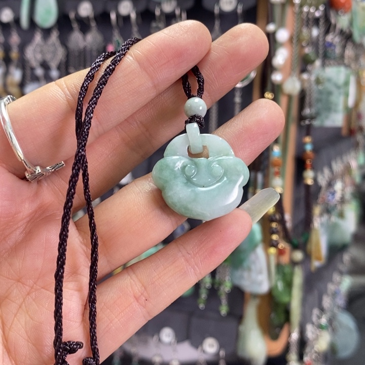 翡翠颈饰未镶嵌西**月X65