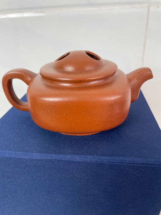紫砂壶！容量200毫升左右。