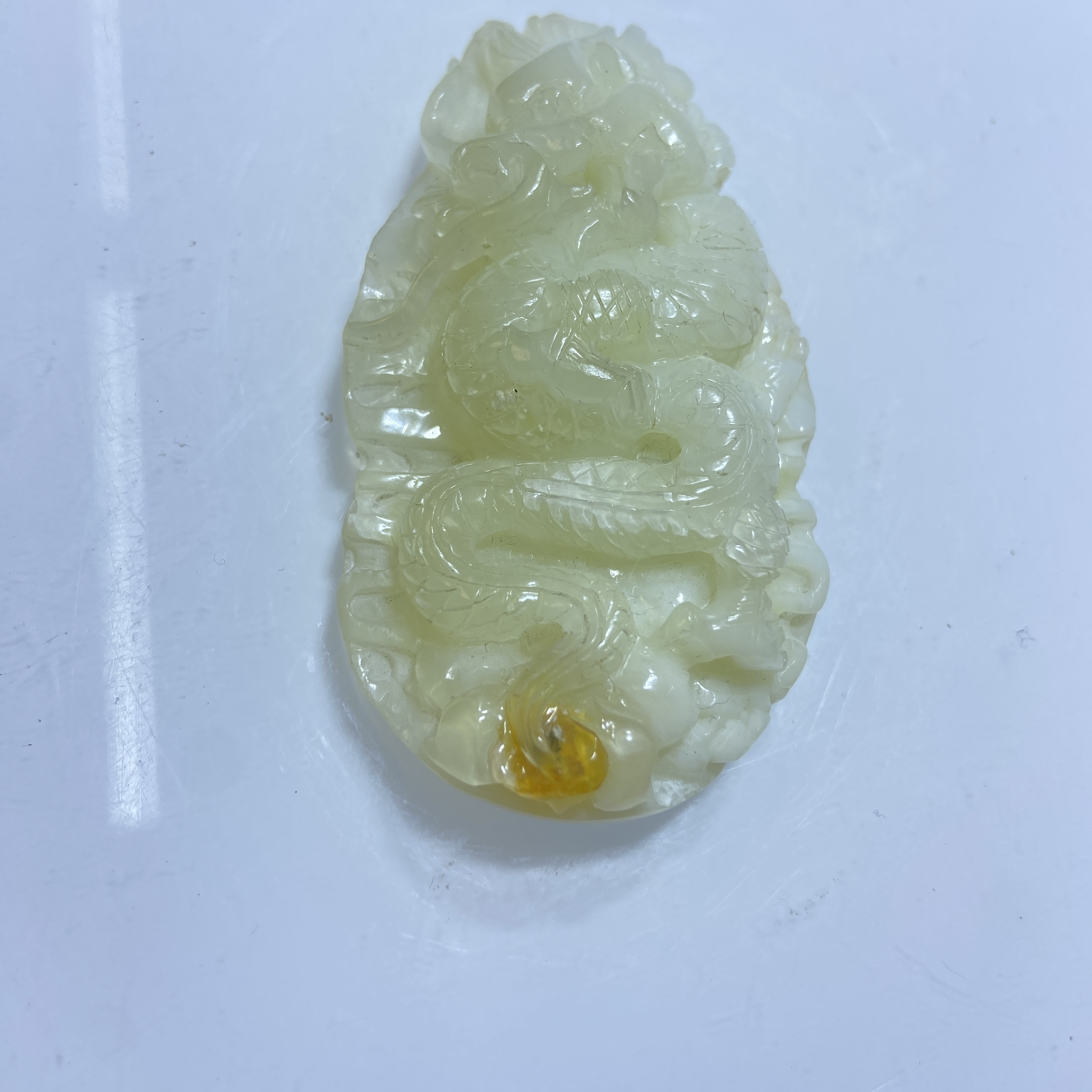 精美岫岩玉花玉骨头白俏色巧雕随型龙吊坠手工精雕原壳微瑕