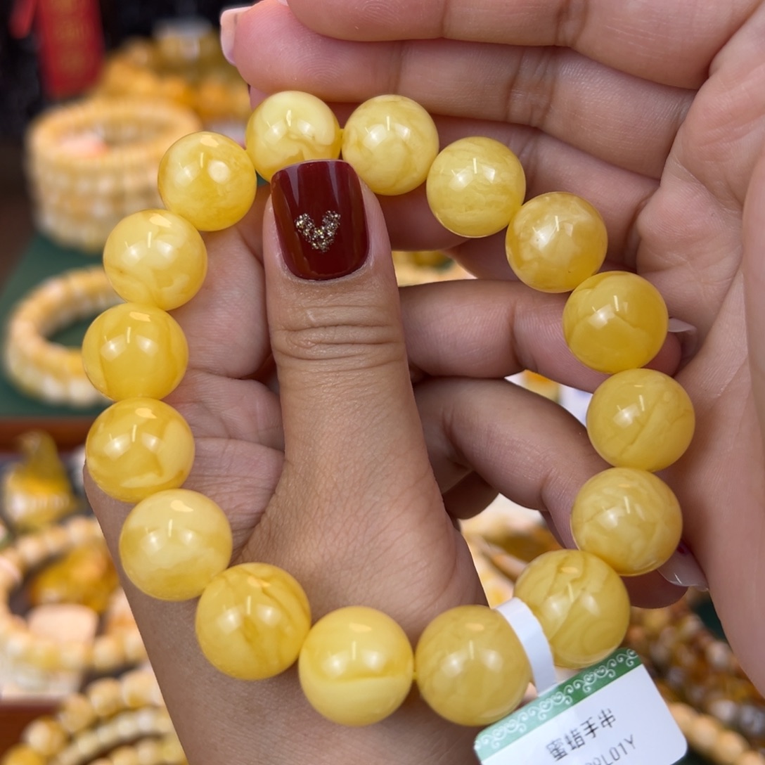 琥珀裸石未镶嵌jjjhbbnmm