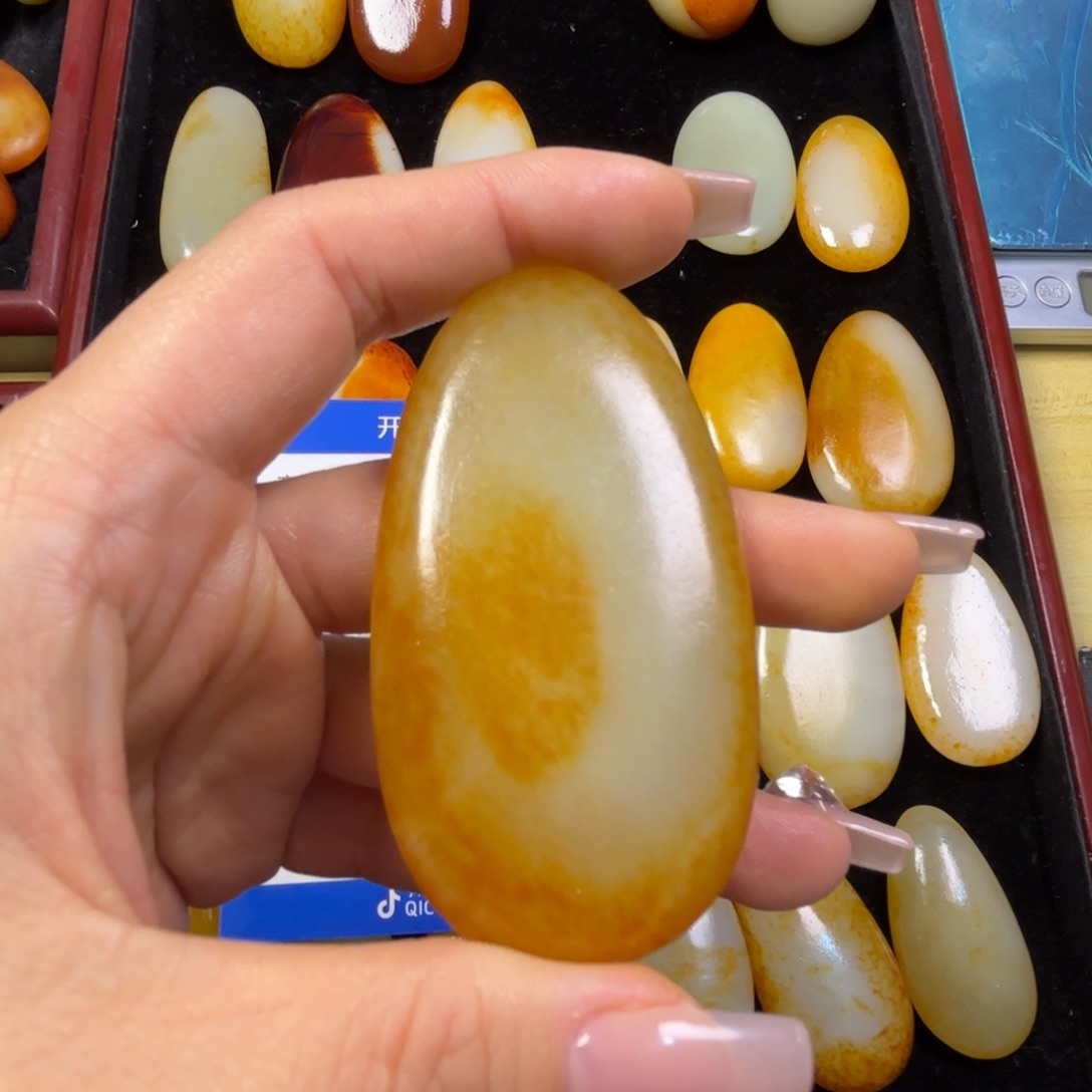 用***0和田玉未镶嵌颈饰