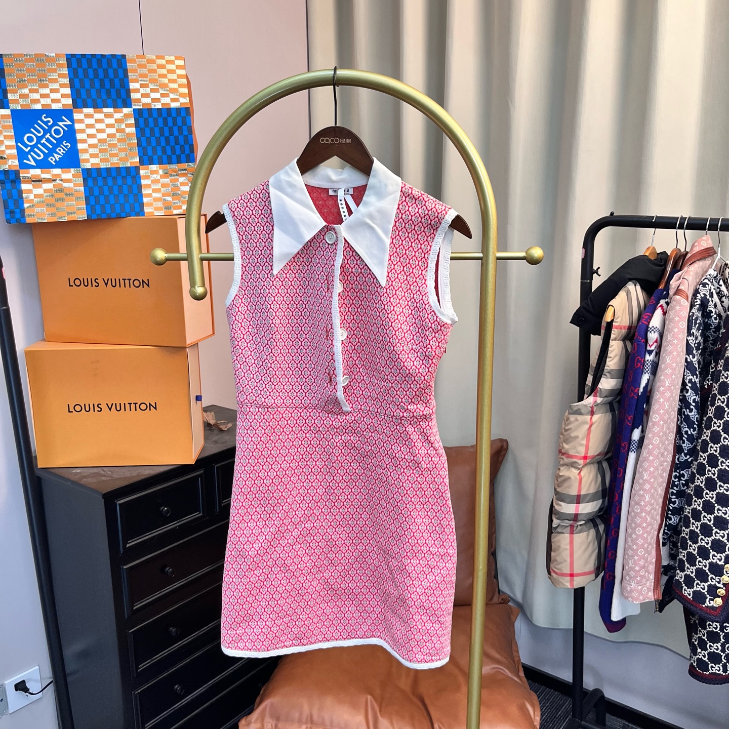 99新 MIU MIU/缪缪 梅芙 粉红色花卉满印无袖裙 m码 轻微污渍