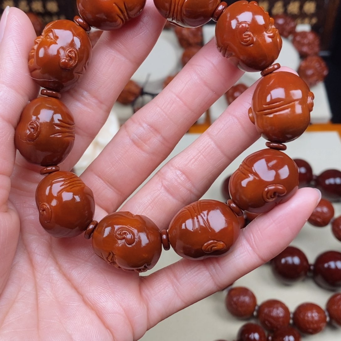 橄榄核吊坠春**里人生百态，