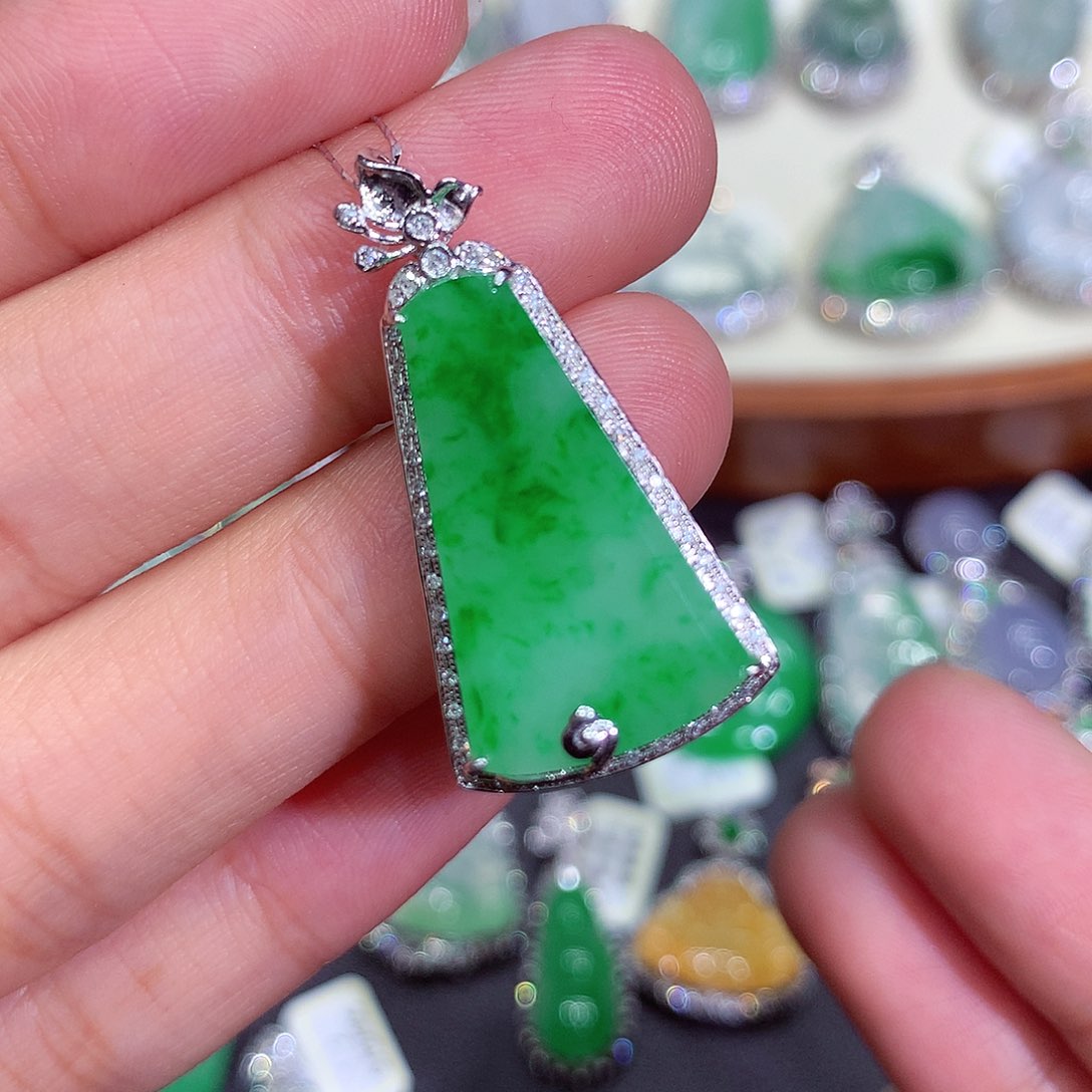 翡翠吊坠(不含链)18K金镶嵌