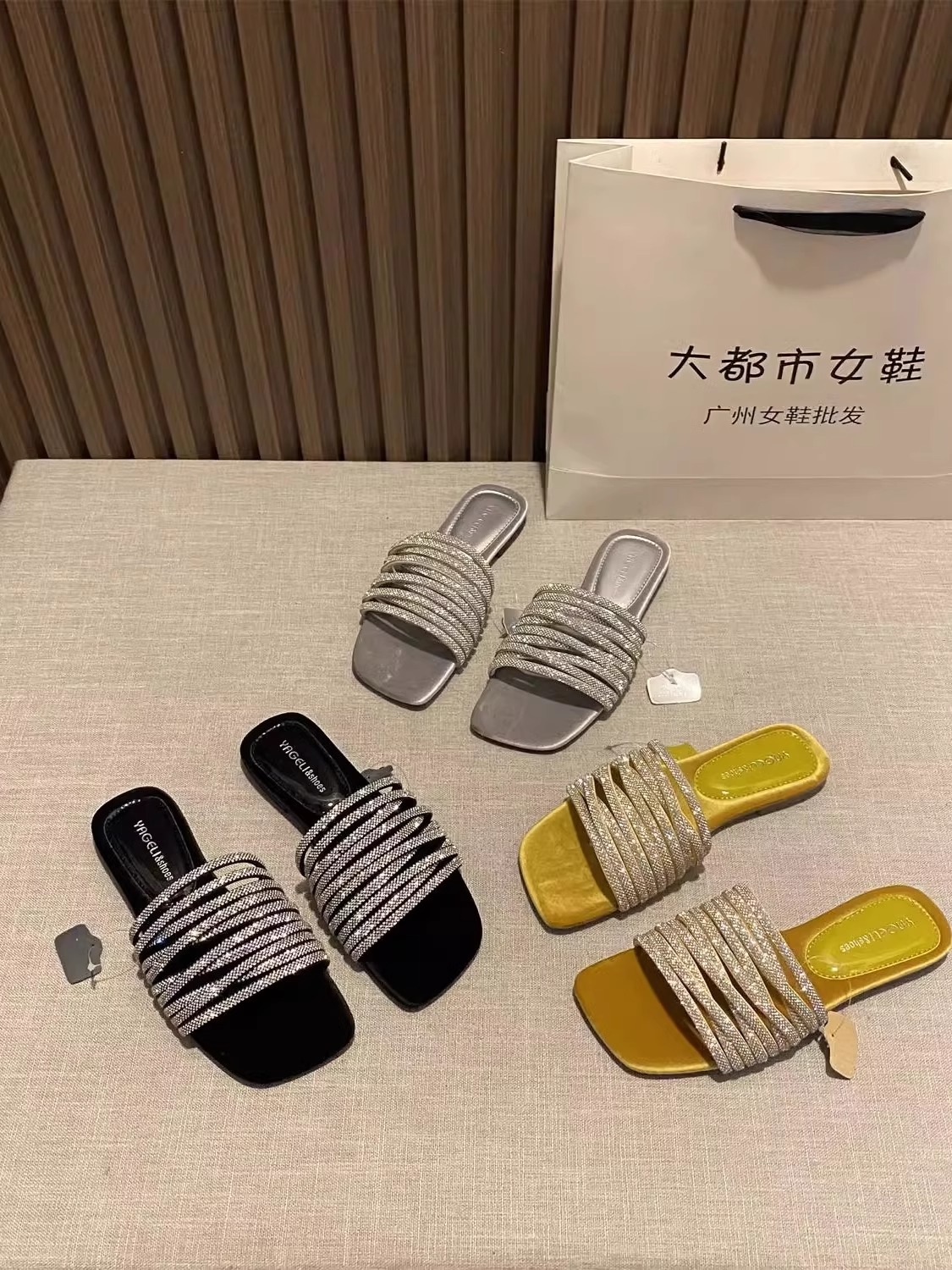 【LULU推荐】夏季新款水钻拖鞋女外穿平底一字拖编织爆款海边沙滩