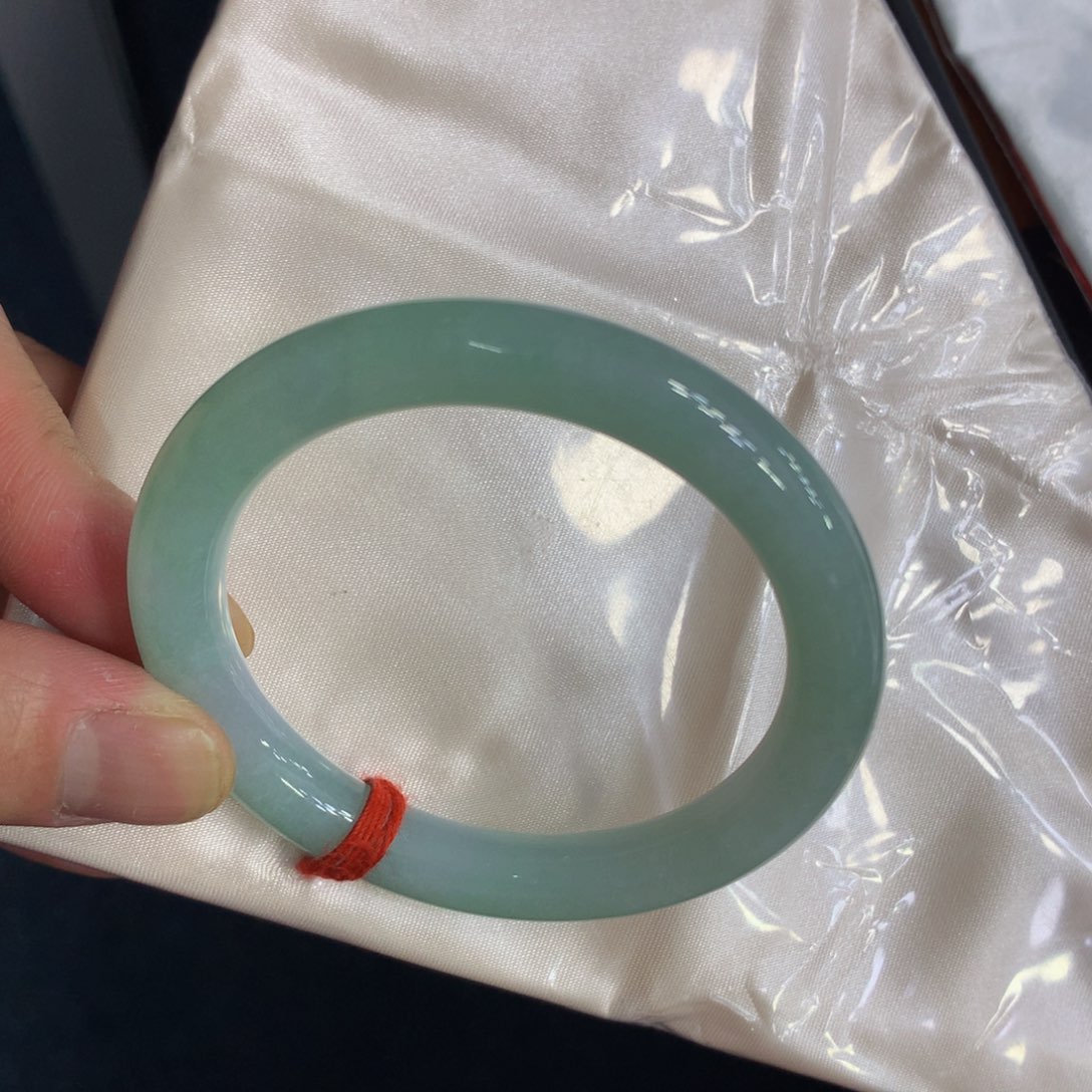 翡翠手镯（圆镯）未镶嵌翡翠