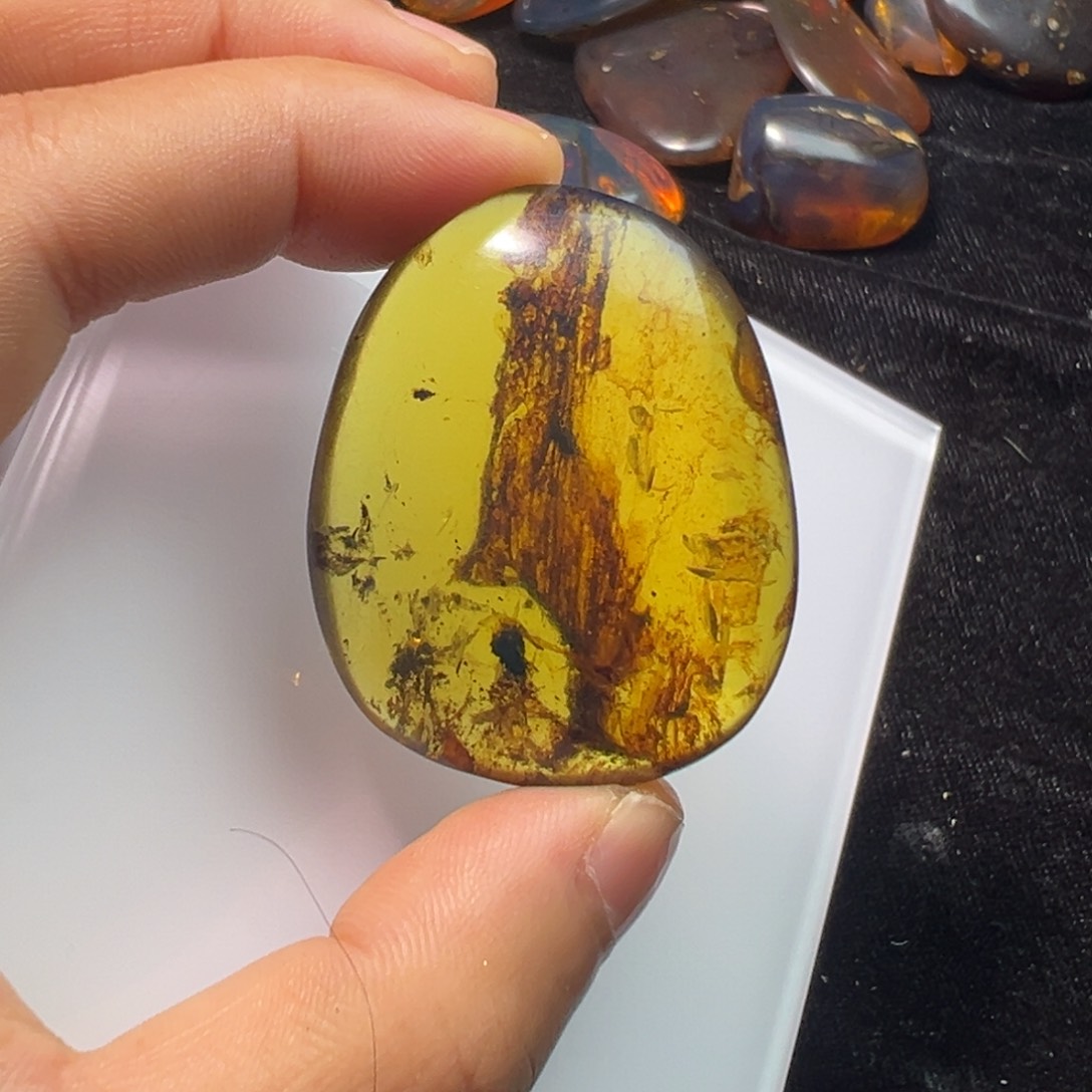 琥珀裸石未镶嵌吊坠