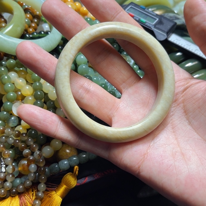 筱***筱蛇纹石玉未镶嵌手镯