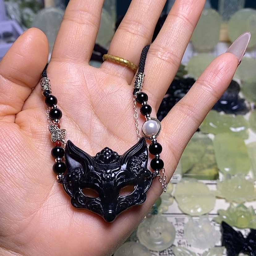 【闪购商品】蛇纹石玉颈饰未镶嵌稀**?