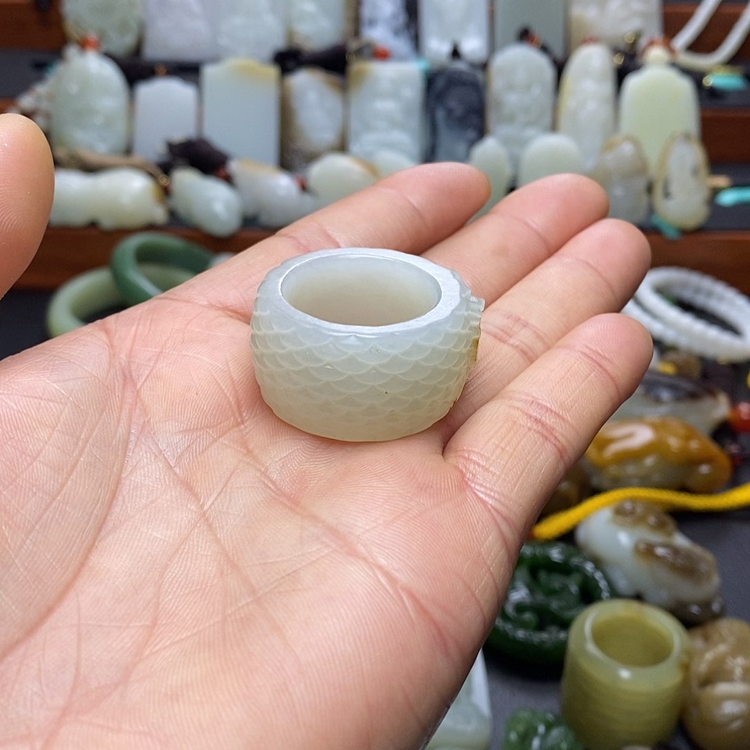 和田玉颈饰未镶嵌清***﹌