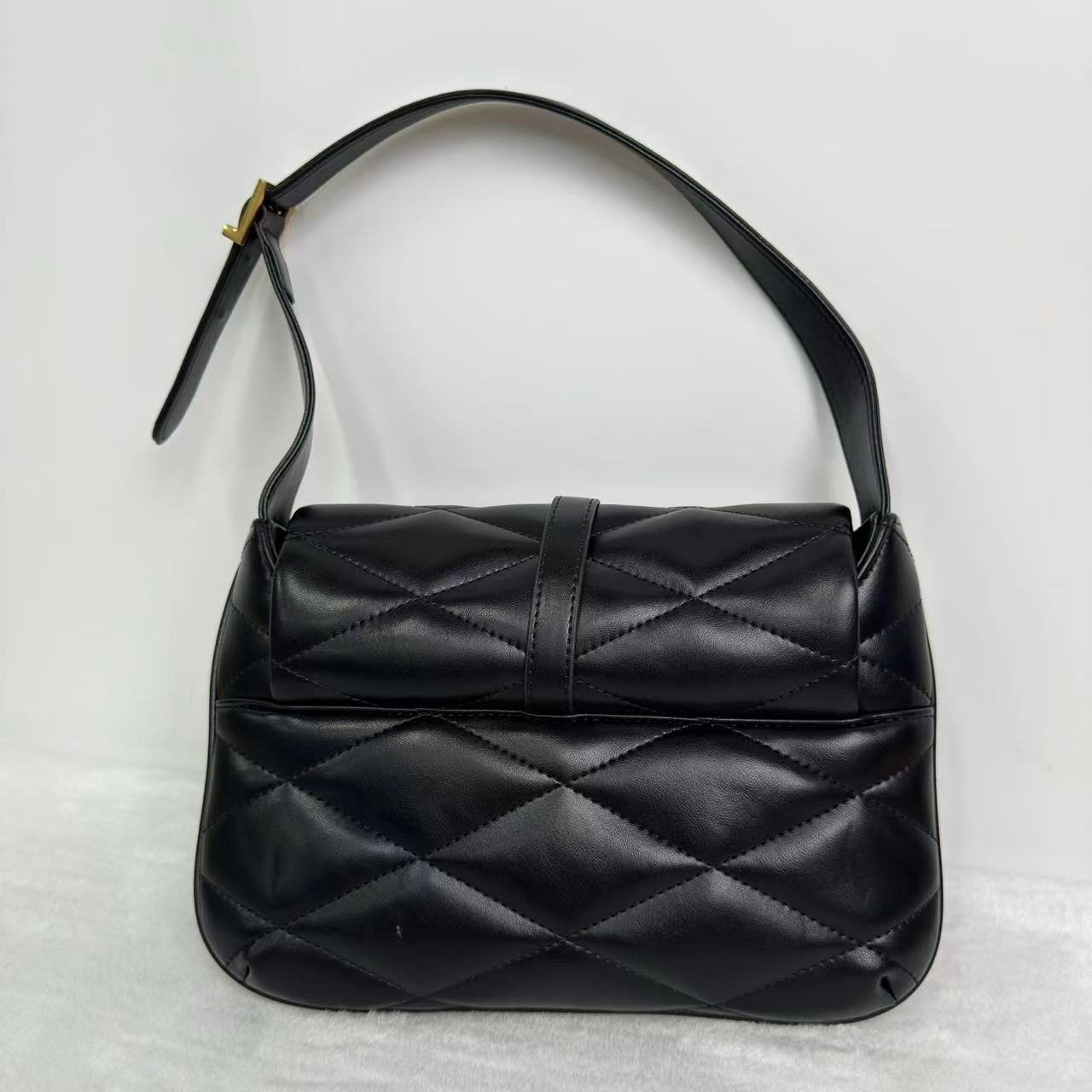 真皮女包-腋下le57黑色  24-0052