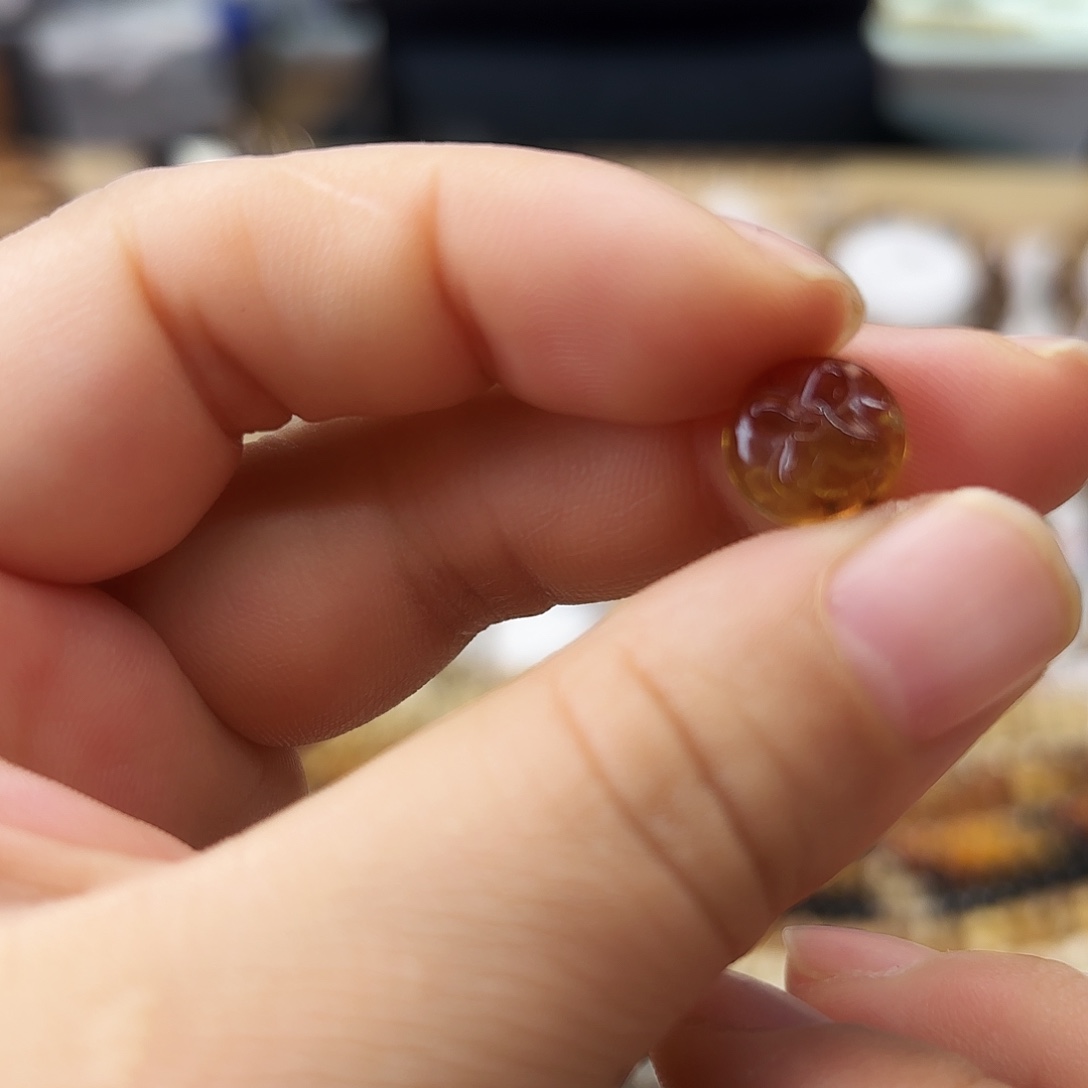 哈****琥珀未镶嵌裸石大