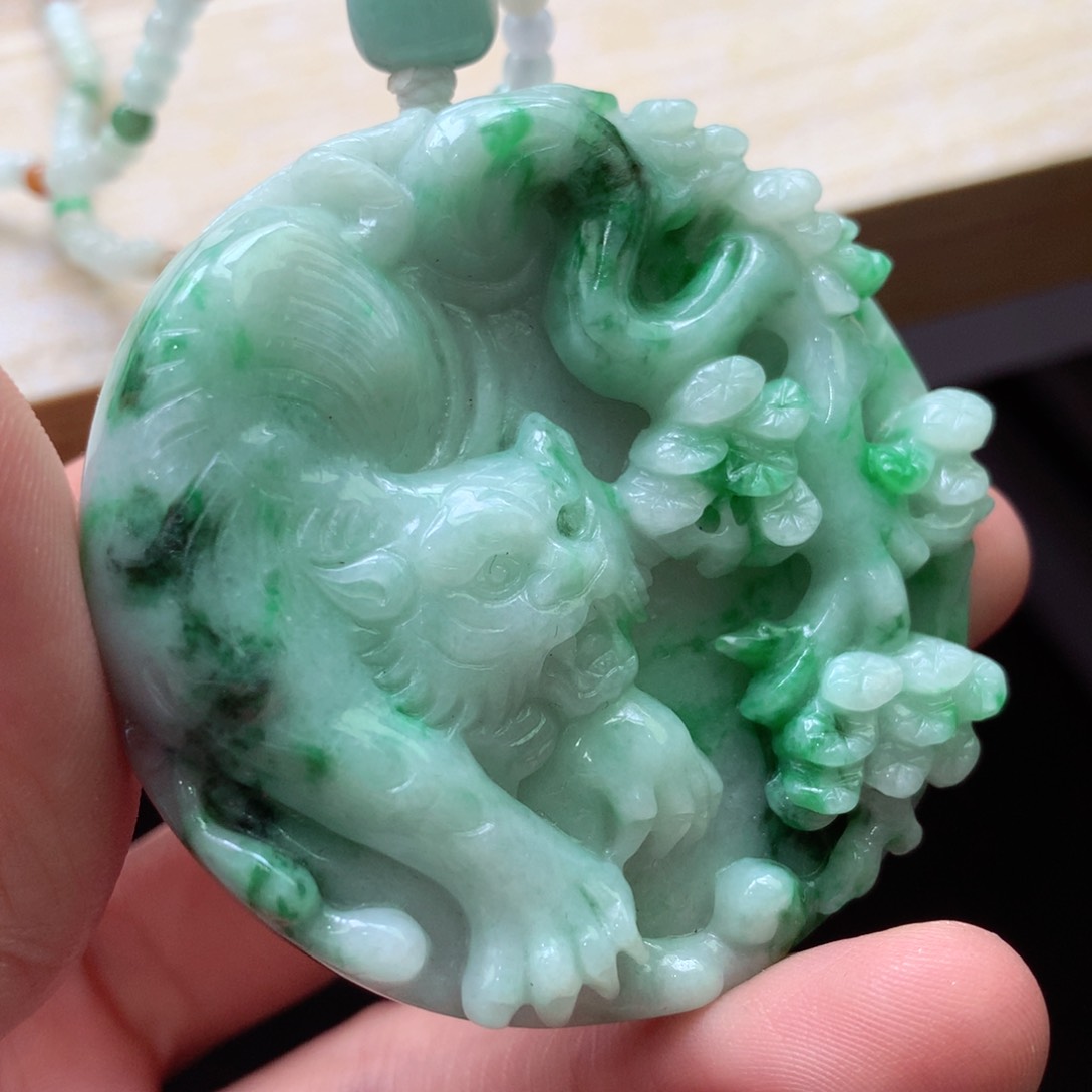 翡翠颈饰未镶嵌吊坠