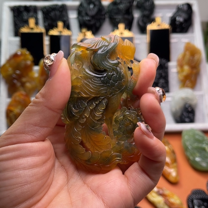 蛇纹石玉颈饰未镶嵌