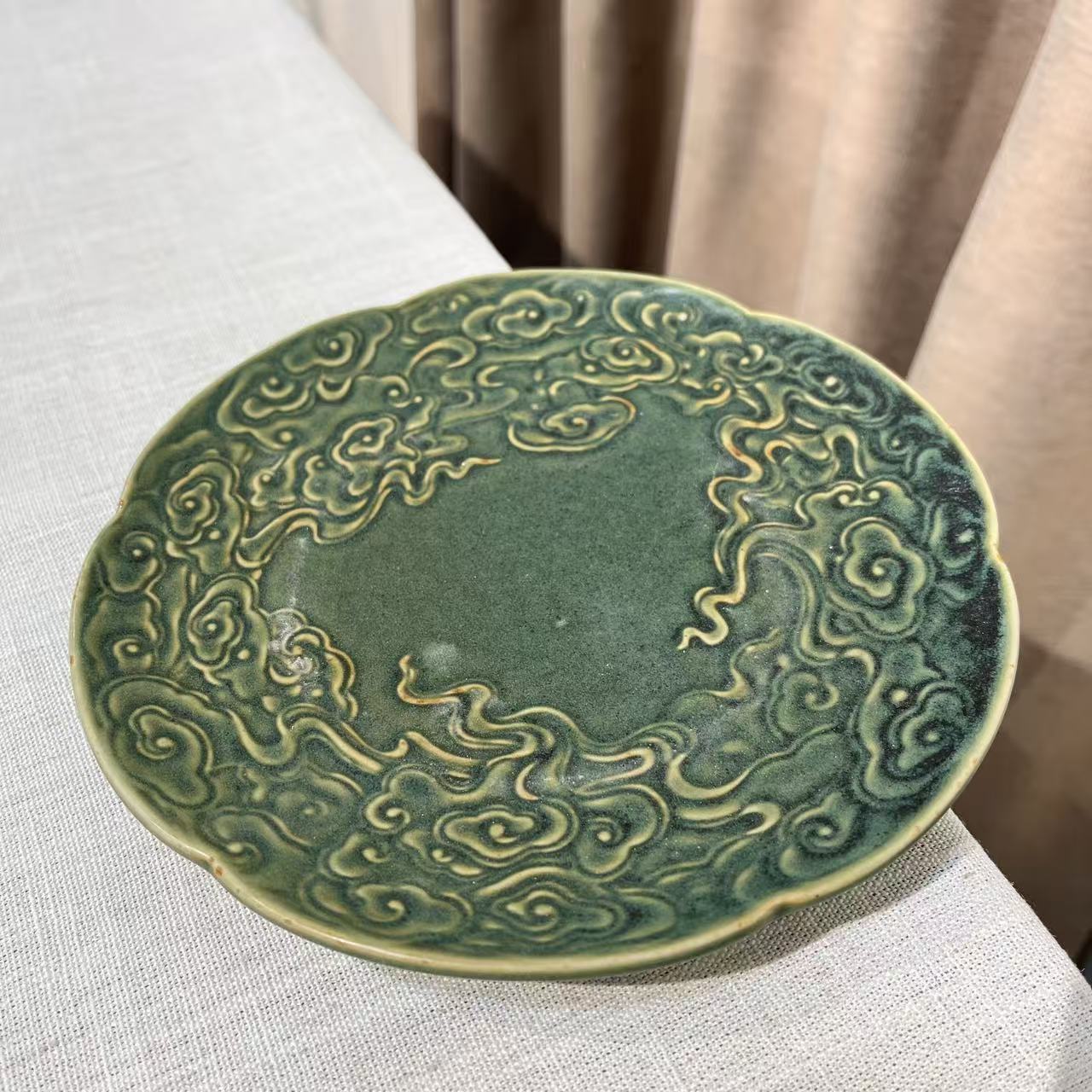 青釉云纹盘20cm*2cm P141
