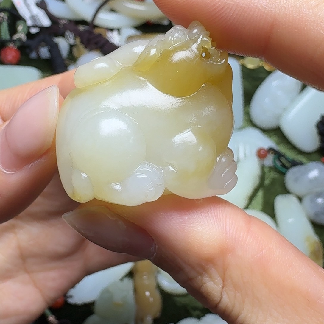 和田玉颈饰未镶嵌