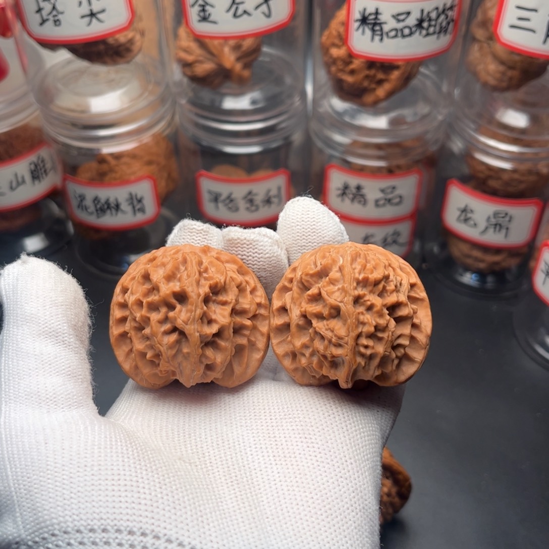 文玩核桃把件42.5全品苹果园