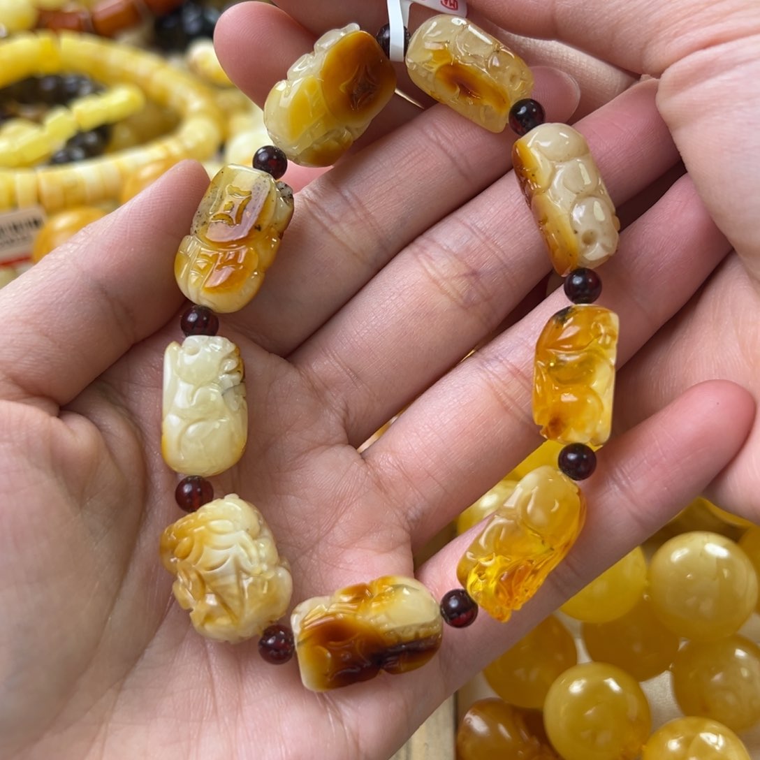 琥珀珠宝奇石未镶嵌