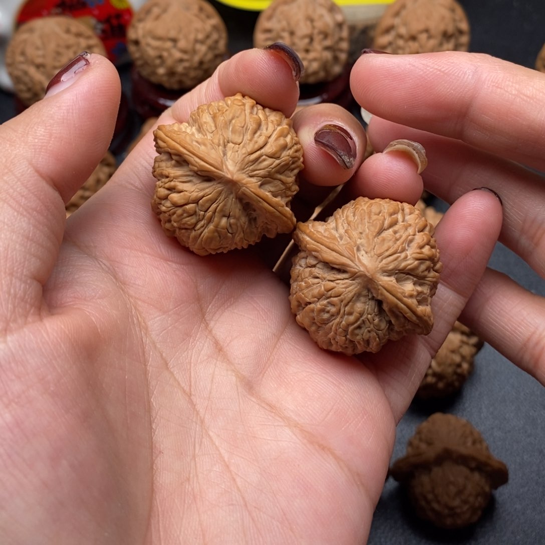 核桃文玩核桃，红宝石34