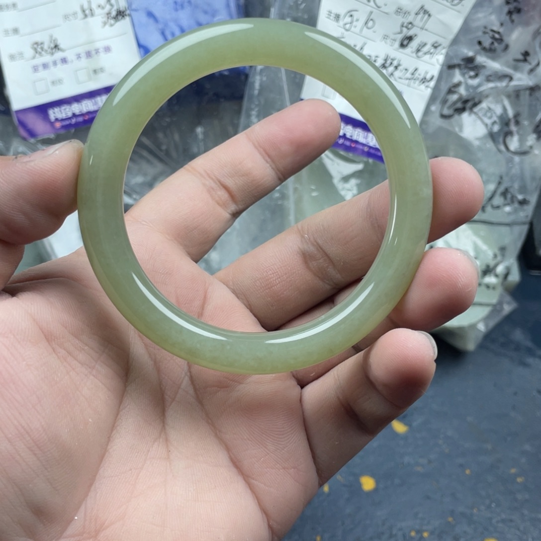 夕***好和田玉未镶嵌手镯