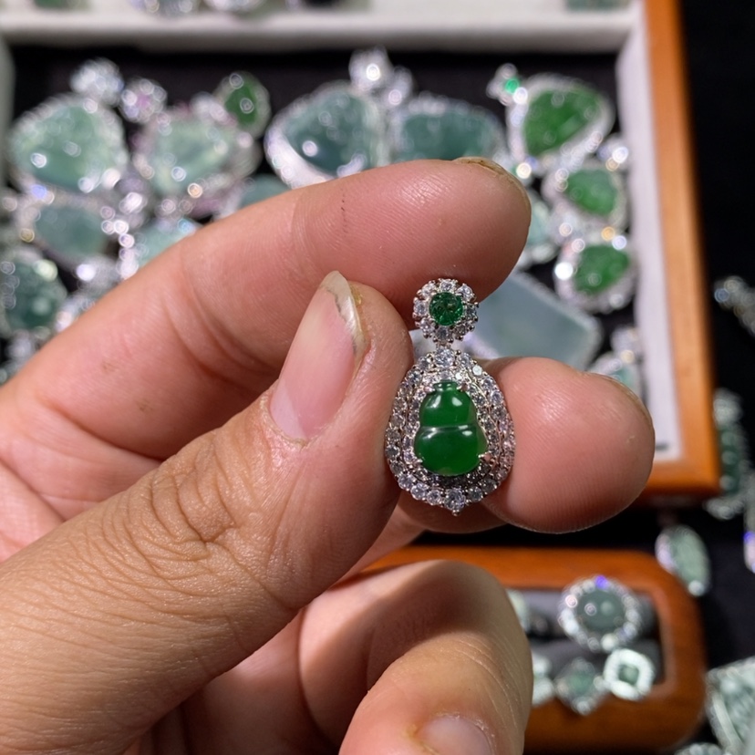 【闪购商品】翡翠颈饰未镶嵌天然