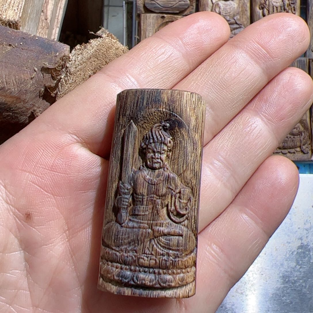 沉香吊坠白棋不动尊6.6克