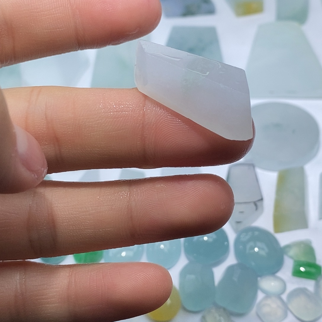 翡翠未镶嵌颈饰7422