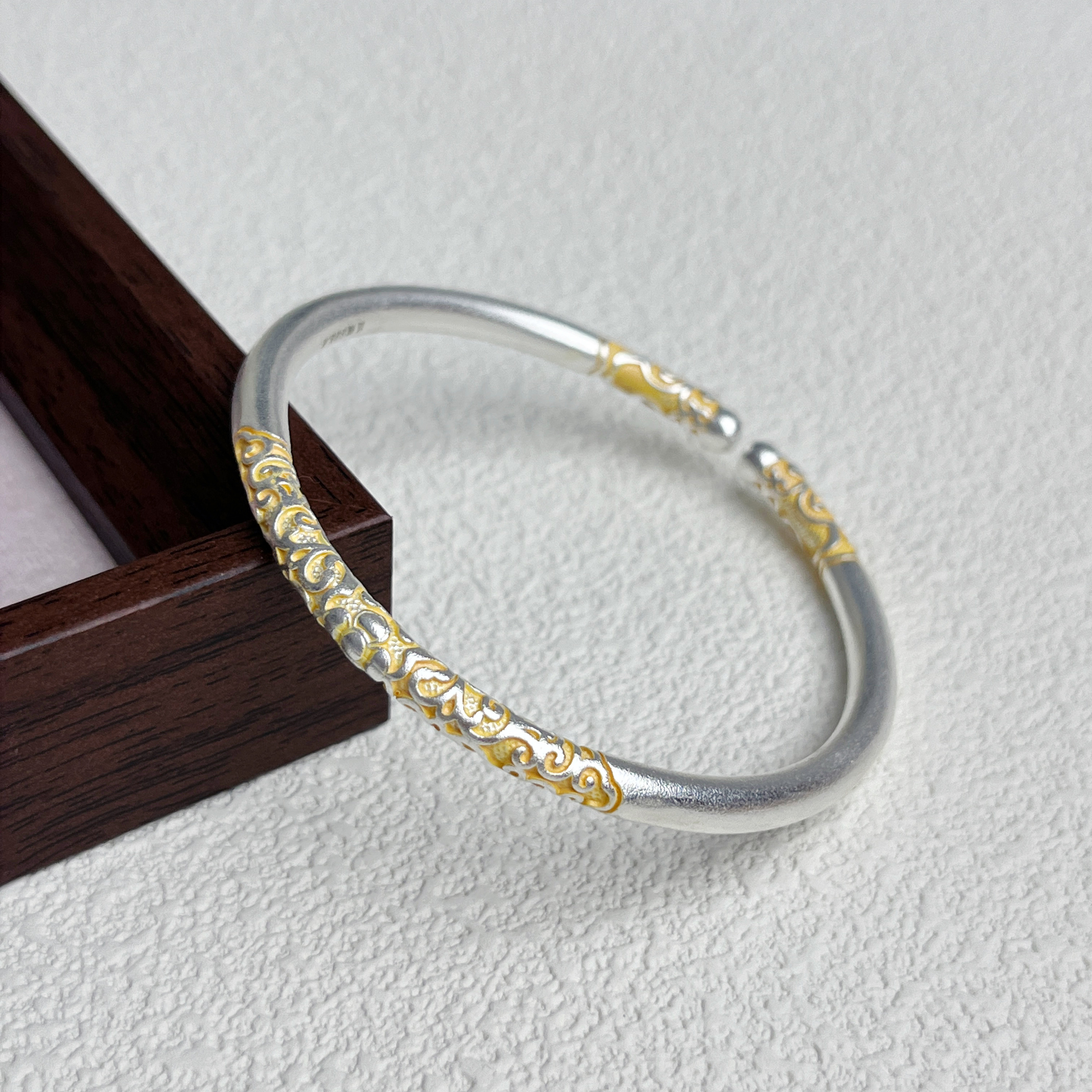 足银手镯 足银999.9 卷草纹描金开口手镯【A31】